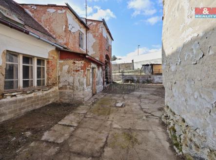 pohled na zadní trakt objektu | Prodej - dům/vila, 150 m²