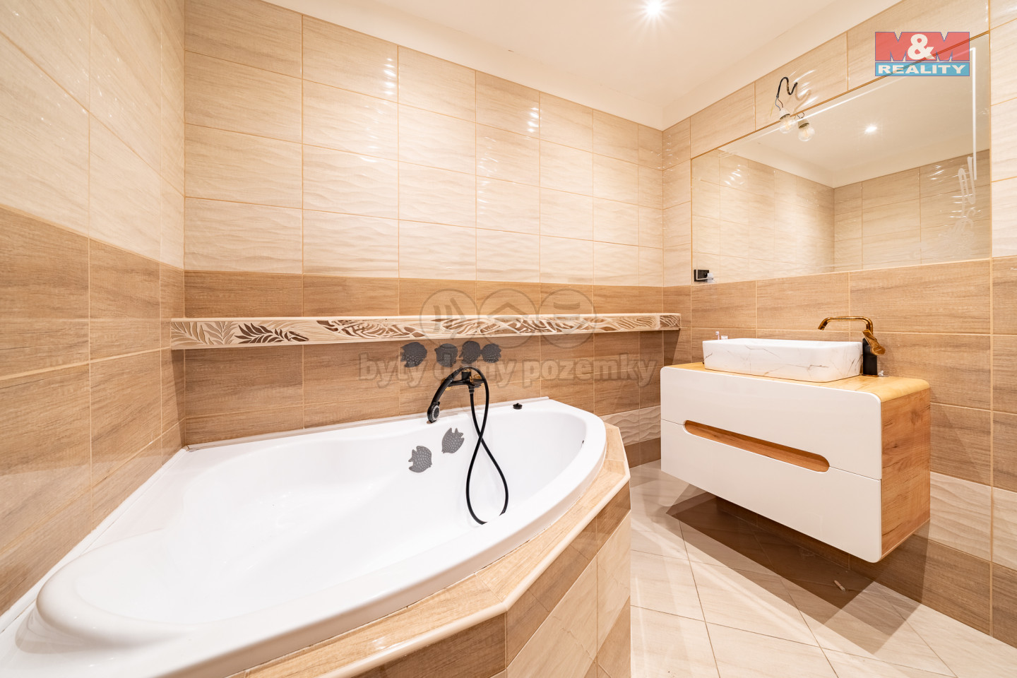 A7305411-HDR.jpg