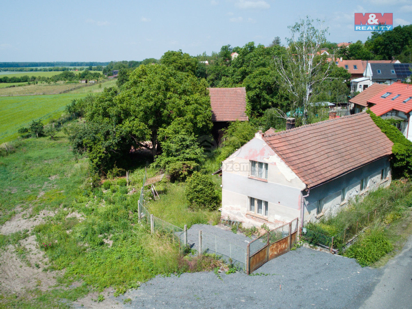 Pozemek s domem