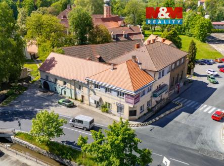 Pohled na dům | Prodej - dům/vila, 1 120 m²