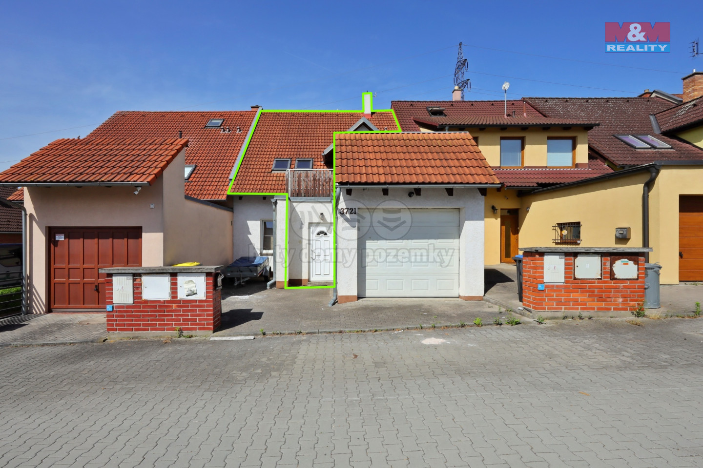 Dům a okolí