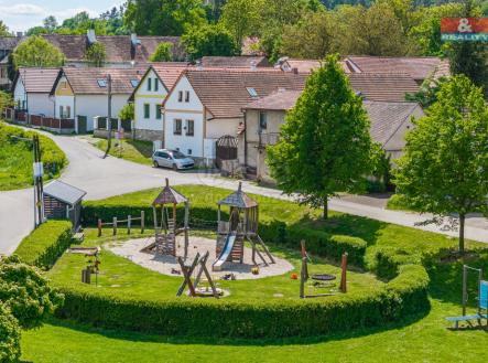Milšov hřiště.jpg | Prodej - pozemek pro bydlení, 1 041 m²