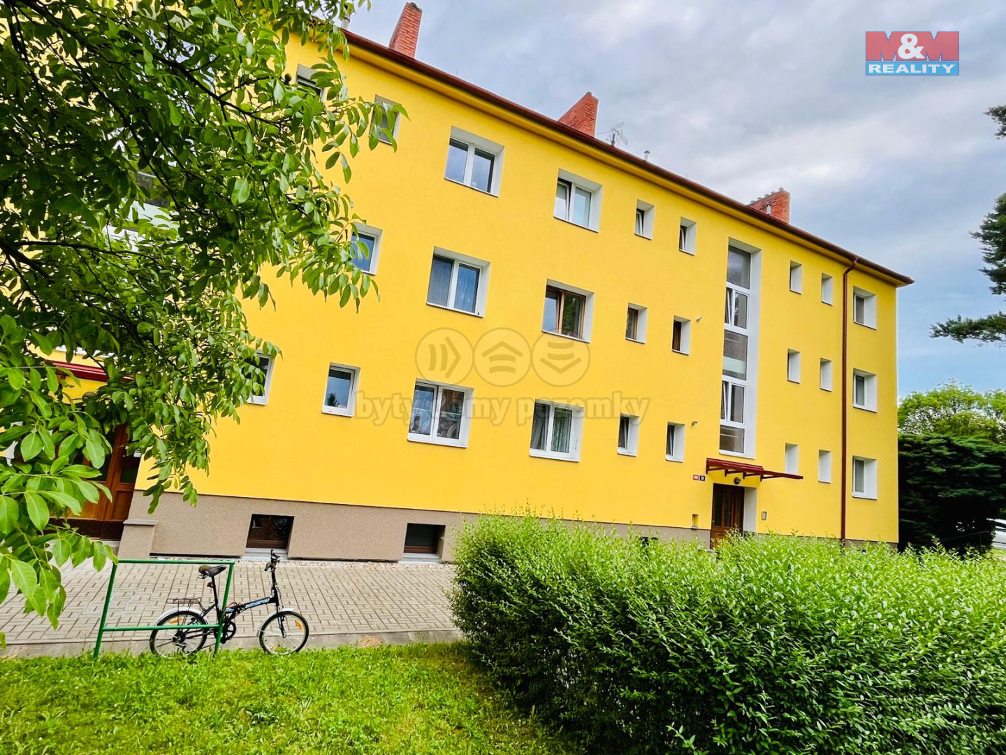 dům.