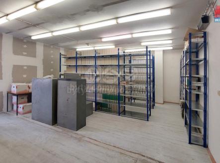 6a349a7c-44b4-4377-8244-d19df6213478.jpg | Pronájem - obchodní prostor, 450 m²