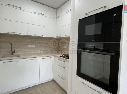 IMG-bee86c4b87425d58949d2312d8fbf2c4-V.jpg | Pronájem bytu, 2+1, 54 m²