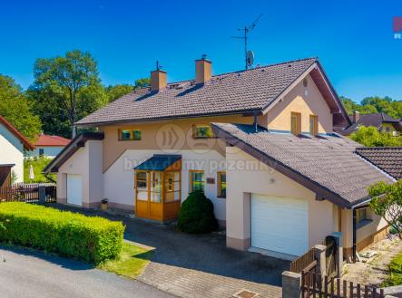 Pohled na dům | Prodej - dům/vila, 181 m²