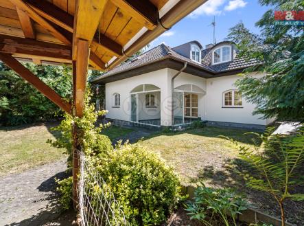 pohled na dům  | Prodej - dům/vila, 140 m²