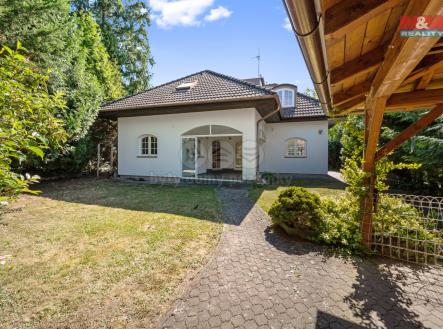 pohled na dům  | Prodej - dům/vila, 140 m²