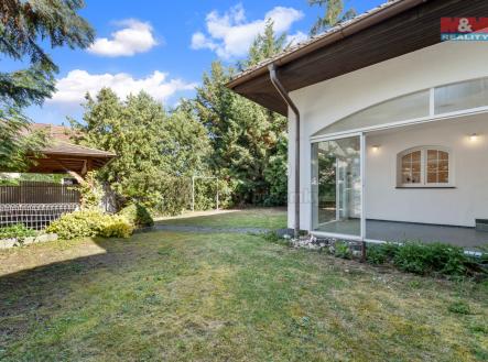 pohled na dům  | Prodej - dům/vila, 140 m²