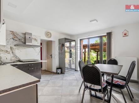 Obytné prostory bytu v prvním podlaží | Prodej - dům/vila, 360 m²
