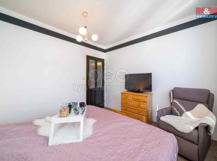 ložnice v přízemí | Prodej - dům/vila, 144 m²