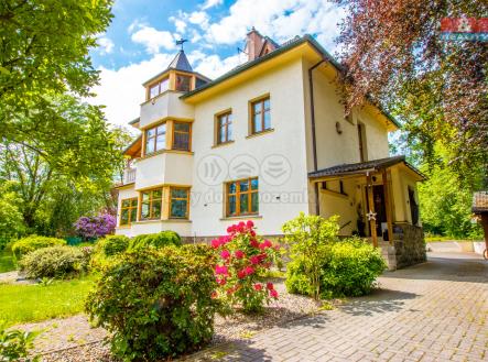 pohled na dům | Prodej - dům/vila, 250 m²