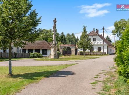 Pohled na dům  | Prodej - dům/vila, 260 m²