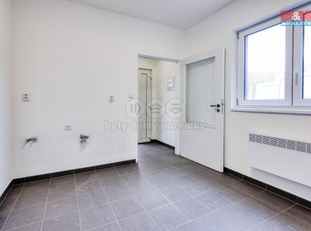 ebb3dfe3-f8b2-4c36-beca-796f6264bc0a.jpg | Pronájem - kanceláře, 13 m²