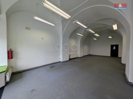 PXL_20250724_085243155~2.jpg | Pronájem - obchodní prostor, 141 m²