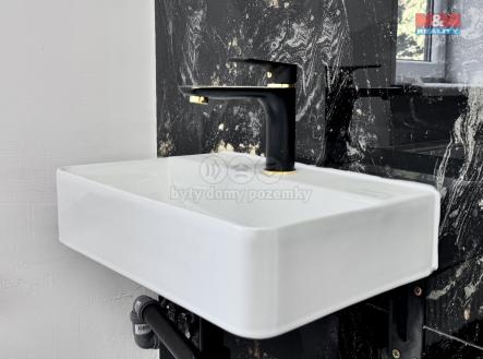 Umyvadlo | Pronájem - obchodní prostor, 83 m²