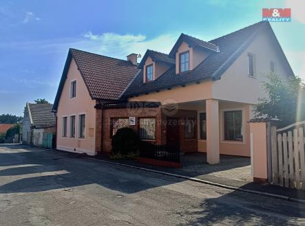 Pohled na dům  | Pronájem bytu, 1+kk, 60 m²