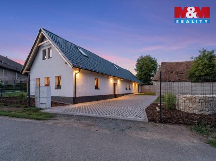 Noční pohled na dům | Prodej - dům/vila, 104 m²
