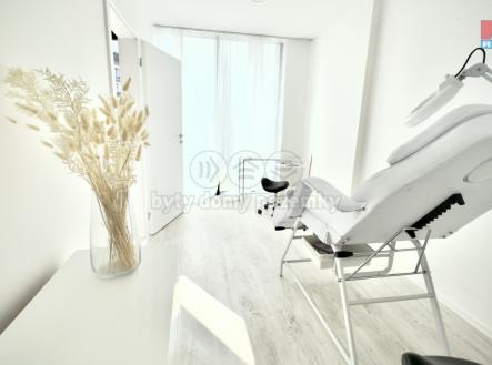 image_EF68620A-4854-412A-BA11-3C50BA0182A7_1754656513.jpeg | Pronájem - obchodní prostor, 18 m²