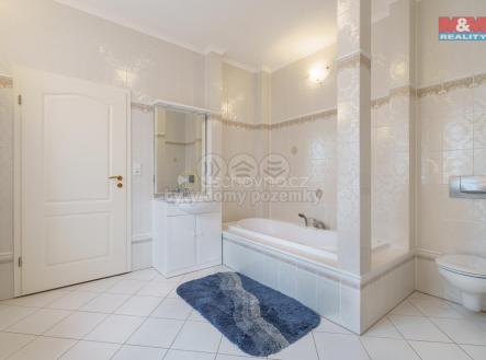 koupelna druhá přízemí.jpg | Prodej - dům/vila, 540 m²