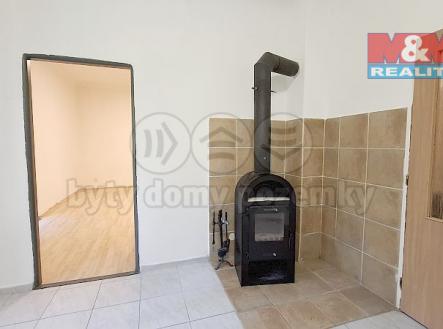 Kuchyň s krbovými kamny.jpg | Pronájem bytu, 2+1, 50 m²