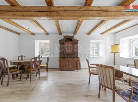 Obývací pokoj..jpg | Prodej - chata/rekreační objekt, 260 m²