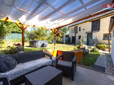 pergola s posezením | Prodej - dům/vila, 169 m²