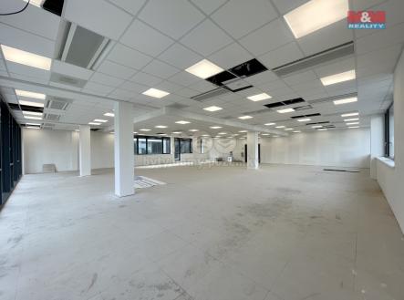 IMG_0181.jpeg | Pronájem - obchodní prostor, 275 m²