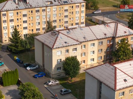 pohled na dům | Prodej bytu, 1+kk, 32 m²