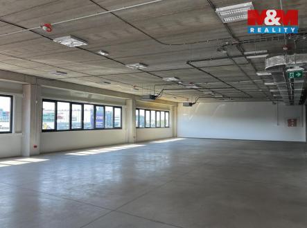 048c0bfb-f366-4b01-b0b5-bd6e381a107d.jpg | Pronájem - obchodní prostor, 829 m²
