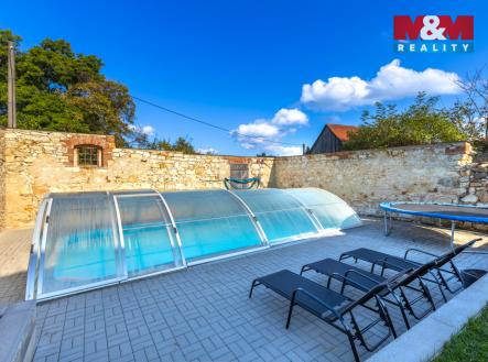 bazén | Prodej - dům/vila, 174 m²