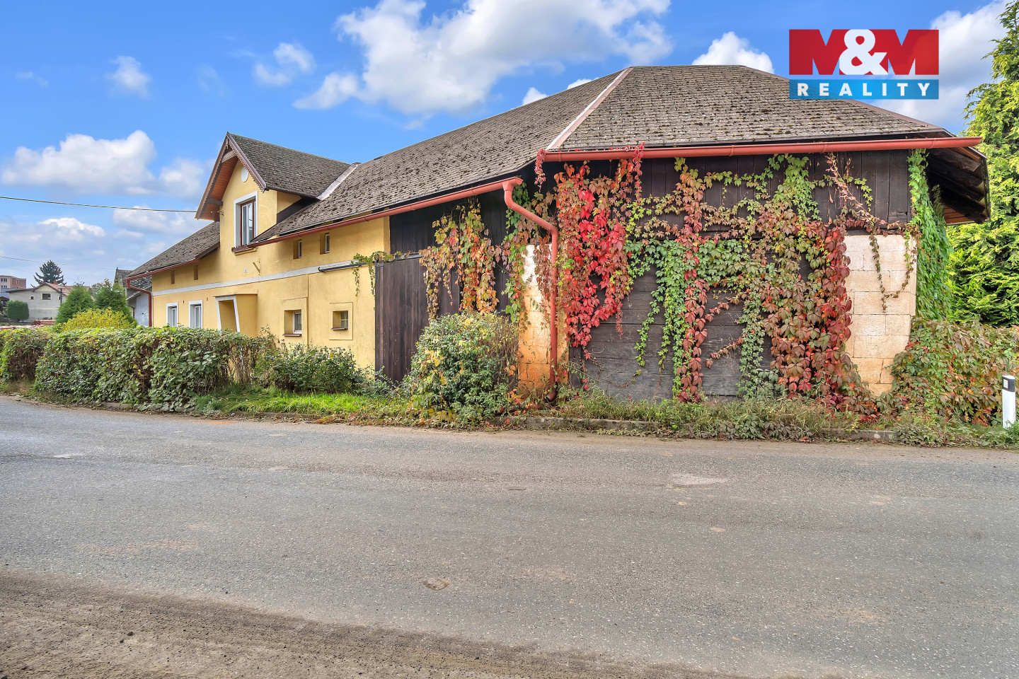 Pohled na dům - stodolu