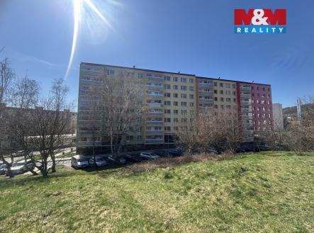 Pohled na panelový dům | Prodej bytu, 3+1, 68 m²