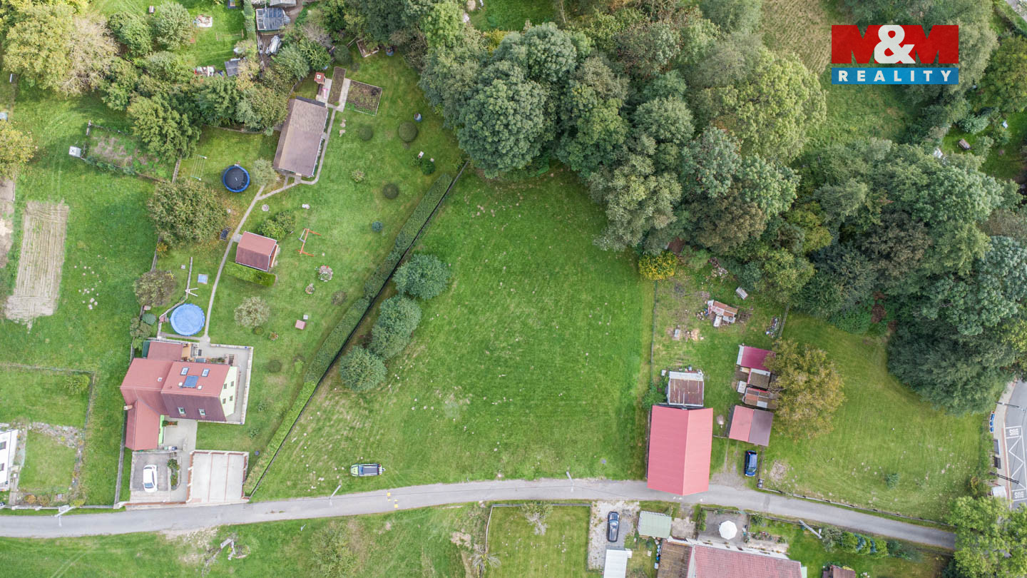 pohled na pozemek