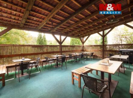 Venkovní terasa zastřešená | Prodej - restaurace, 640 m²