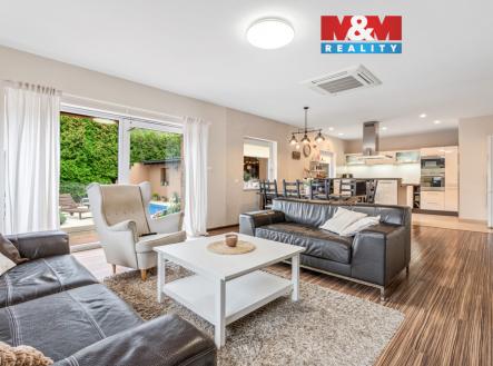 Obývací pokoj s kuchyní v přízemí | Prodej - dům/vila, 252 m²