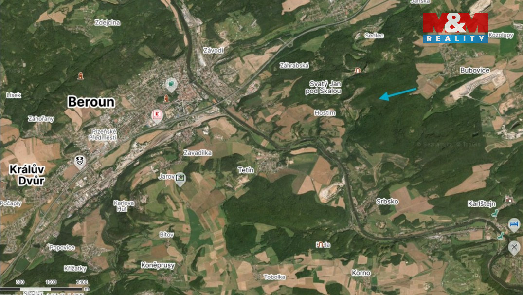 Letecká z dálky louka Beroun.jpg