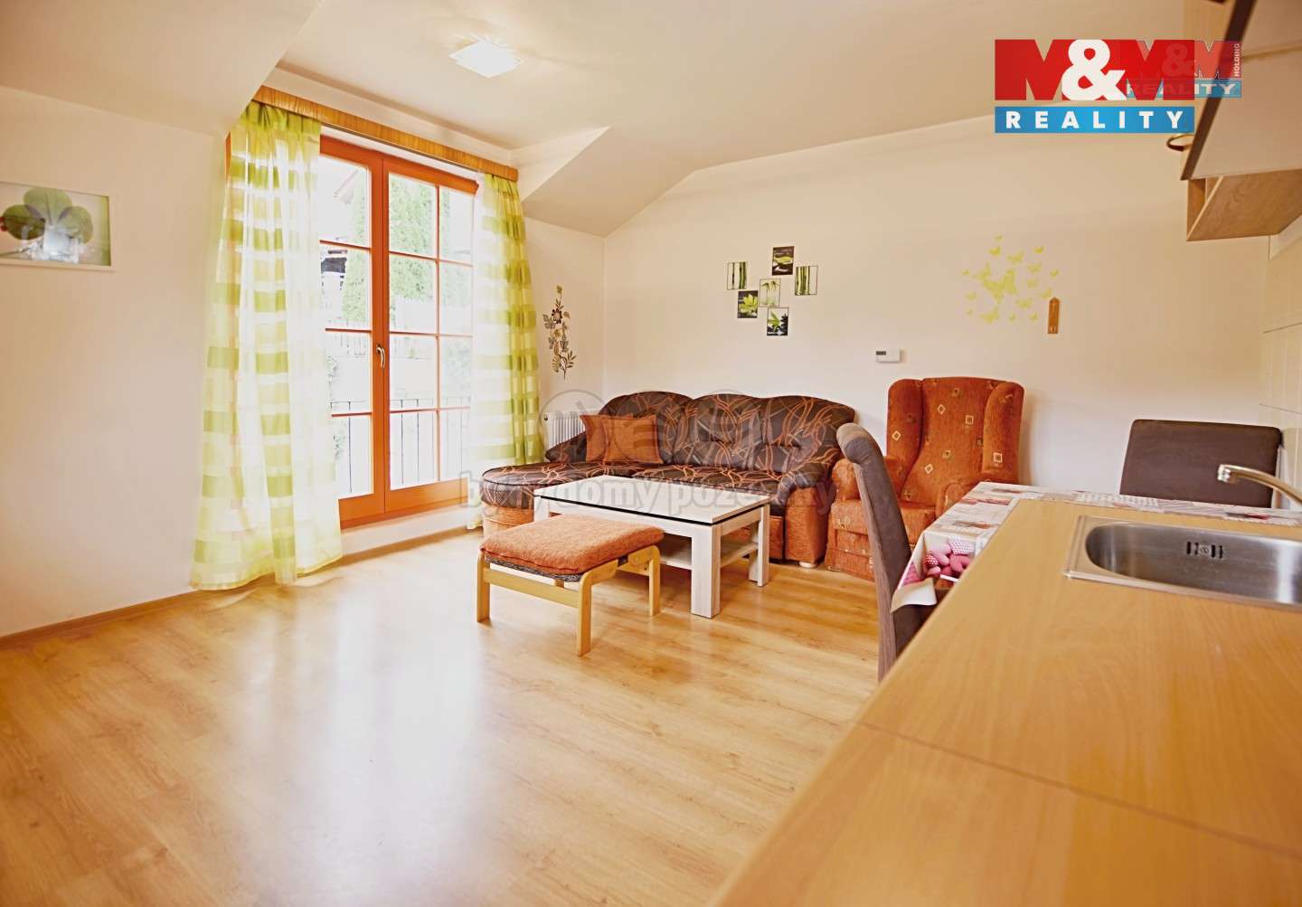 Obývací pokoj s kuchyní