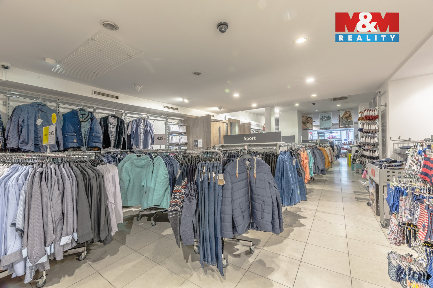 Prodejní plocha v přízemí