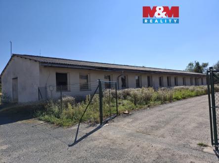 Vjezd do areálu.jpeg | Pronájem - skladovací prostor, 200 m²