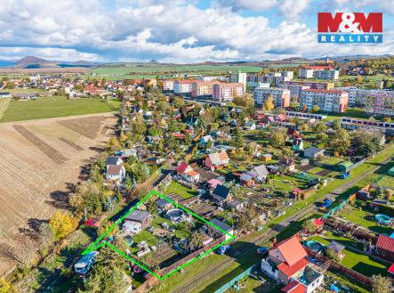 Pohled na zahradu a okolí | Prodej - pozemek, zahrada, 811 m²