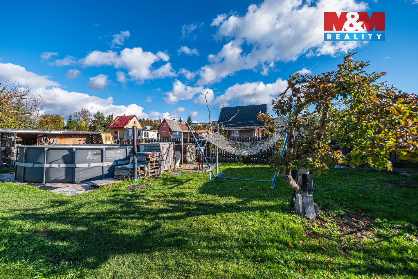 Bazén s trampolínou