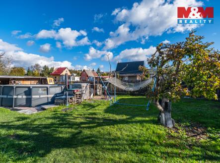 Bazén s trampolínou | Prodej - pozemek, zahrada, 811 m²