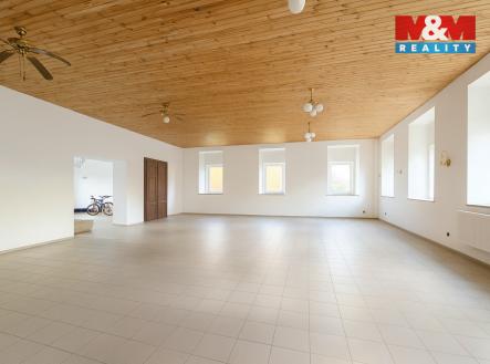 Sál.jpg | Prodej - dům/vila, 1 770 m²