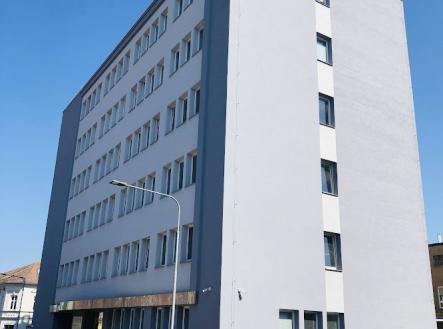 Kounicova 5 budova.jpg | Pronájem - skladovací prostor, 75 m²