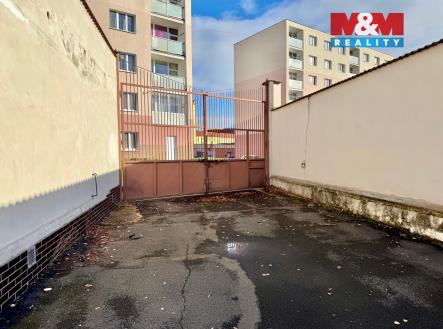 příjezd | Pronájem - skladovací prostor, 166 m²