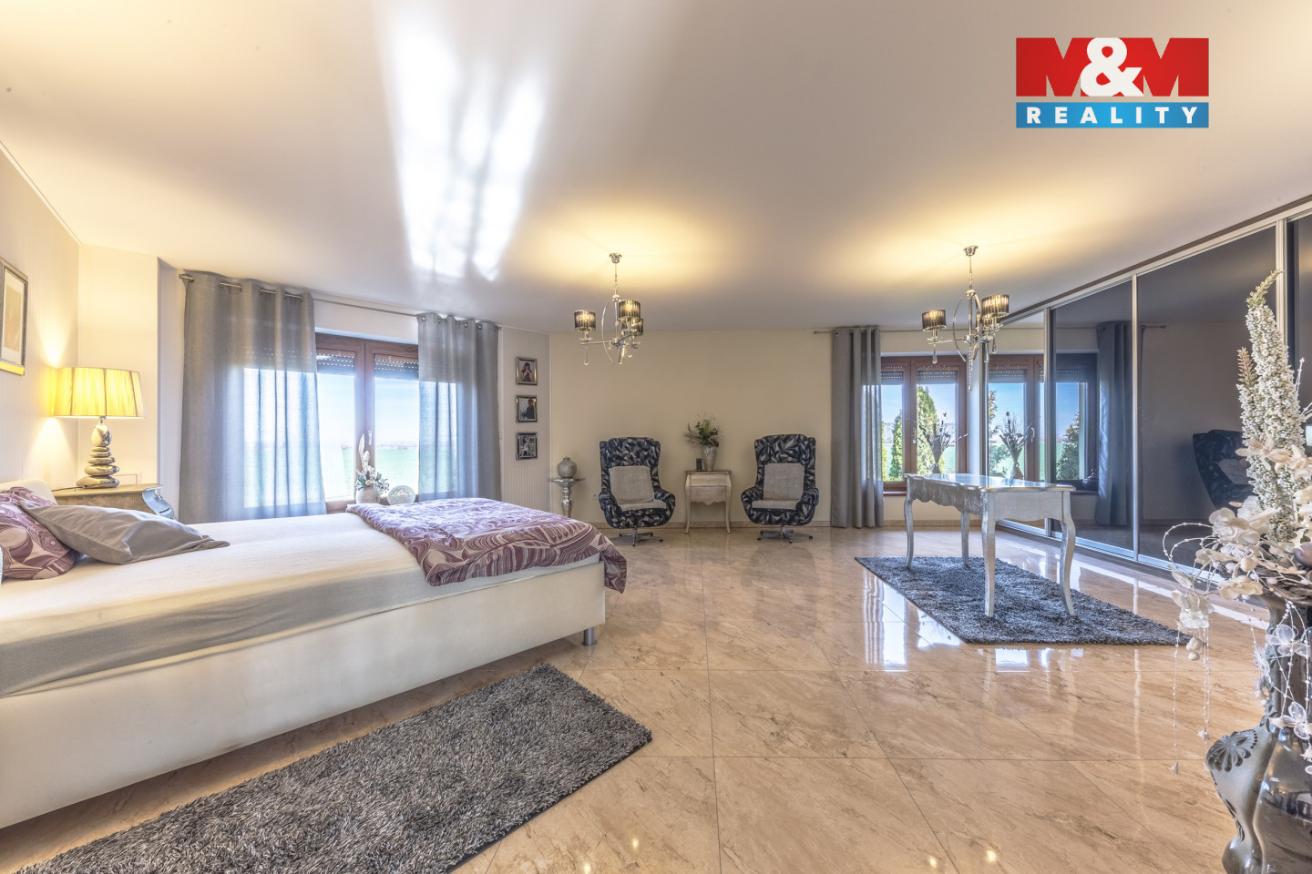 Hlavní ložnice.jpg