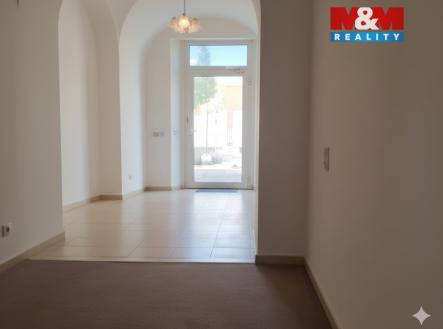 vchod | Pronájem - obchodní prostor, 26 m²