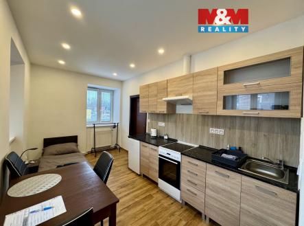 Kuchyňský kout s jídelnou a obývacím pokojem | Pronájem bytu, 2+kk, 45 m²