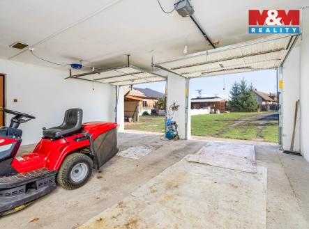 garaz | Prodej - pozemek pro bydlení, 885 m²